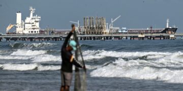 Venezuela busca aumentar su producción petrolera un 18% en 2026 con una reforma legislativa