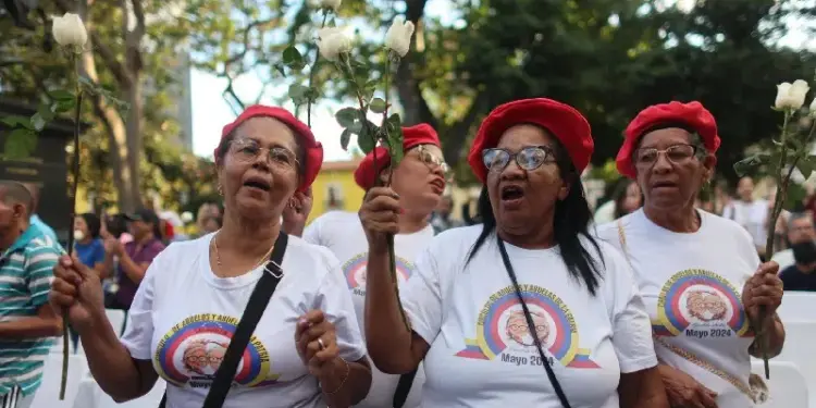 Simpatizantes chavistas confía en un acuerdo para liberar a Maduro ante «presión internacional»
