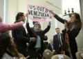 Manifestante irrumpe en la OEA y acusa a EE.UU. de actuar en Venezuela por el petróleo