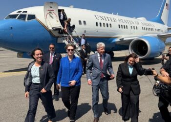 Chris Wright llega a Caracas con la misión de “restaurar la prosperidad” de Venezuela, dice el Departamento de Energía de EE.UU.