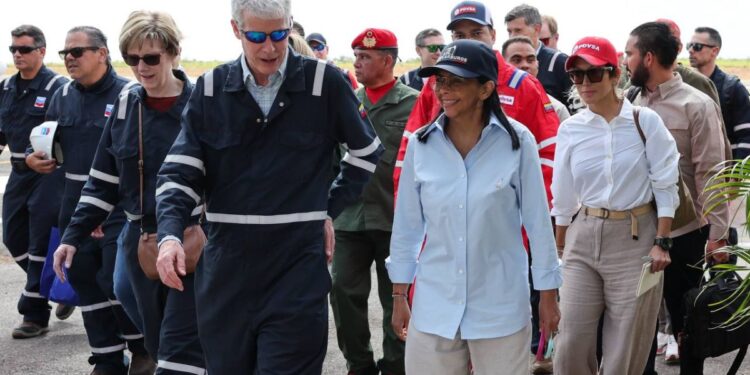 Presidenta Encargada visitó empresa mixta Petro Independencia junto a Secretario de Energía de EEUU