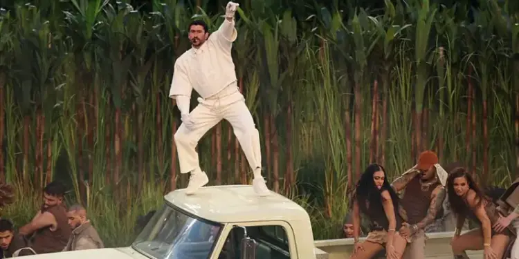 Seis poderosos mensajes de Bad Bunny durante su actuación en el Super Bowl