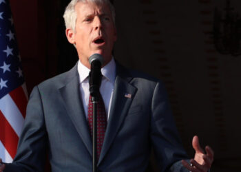 Chris Wright afirma que EEUU manejará los fondos petroleros hasta que haya un un “gobierno representativo” en Venezuela