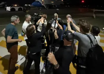 Chris Wright finaliza su histórica gira por Venezuela: No descarta una visita de Trump