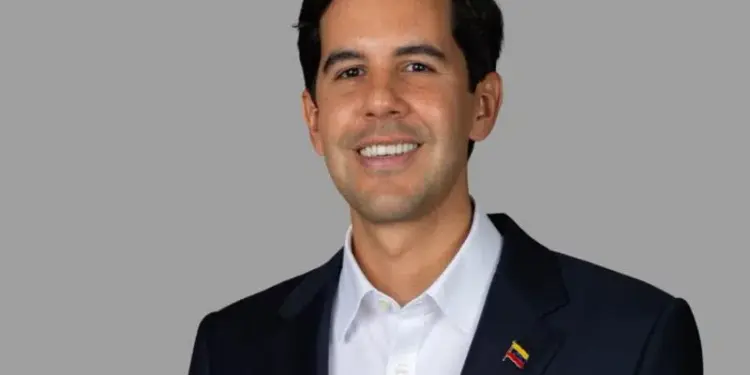 Anuncian designación de Oliver Blanco como viceministro para Europa y América del Norte