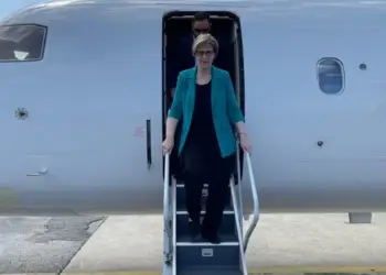 «Listos para trabajar»: Laura Dogu aterriza en Caracas para reabrir la Embajada de EEUU