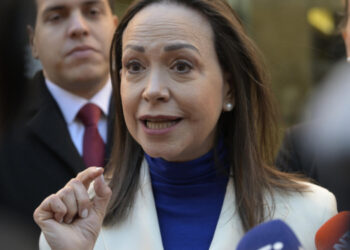 Machado dice que la situación de Venezuela no es «sostenible» y que se debe avanzar a una «transición»