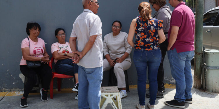 Jorge Rodríguez visita la Zona 7 de Boleíta y promete libertad de presos políticos (Video)