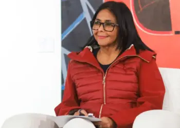 Delcy Rodríguez propuso designar representantes de condominios ante el Consejo de Vicepresidentes