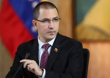 Arreaza afirma que se han otorgado 5.628 libertades plenas con la Ley de Amnistía
