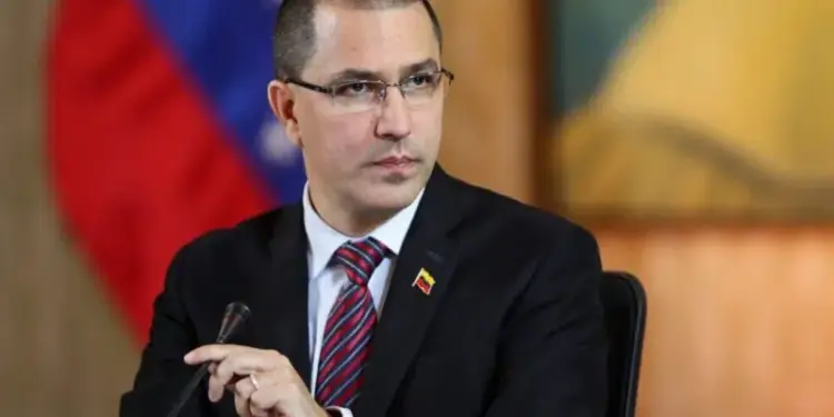 Arreaza afirma que se han otorgado 5.628 libertades plenas con la Ley de Amnistía