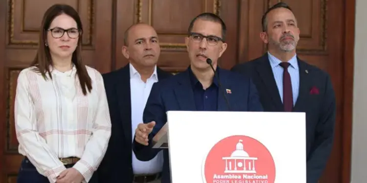 Parlamento venezolano anuncia la excarcelación de 31 militares