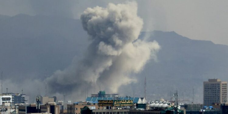 Israel ataca en Teherán el Cuartel de la Fuerza Espacial, que controlaba satélite iraní